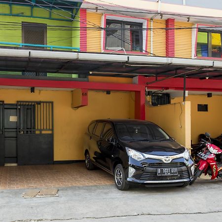 Hotel Reddoorz Near Gajah Mada Plaza 2 Giacarta Esterno foto