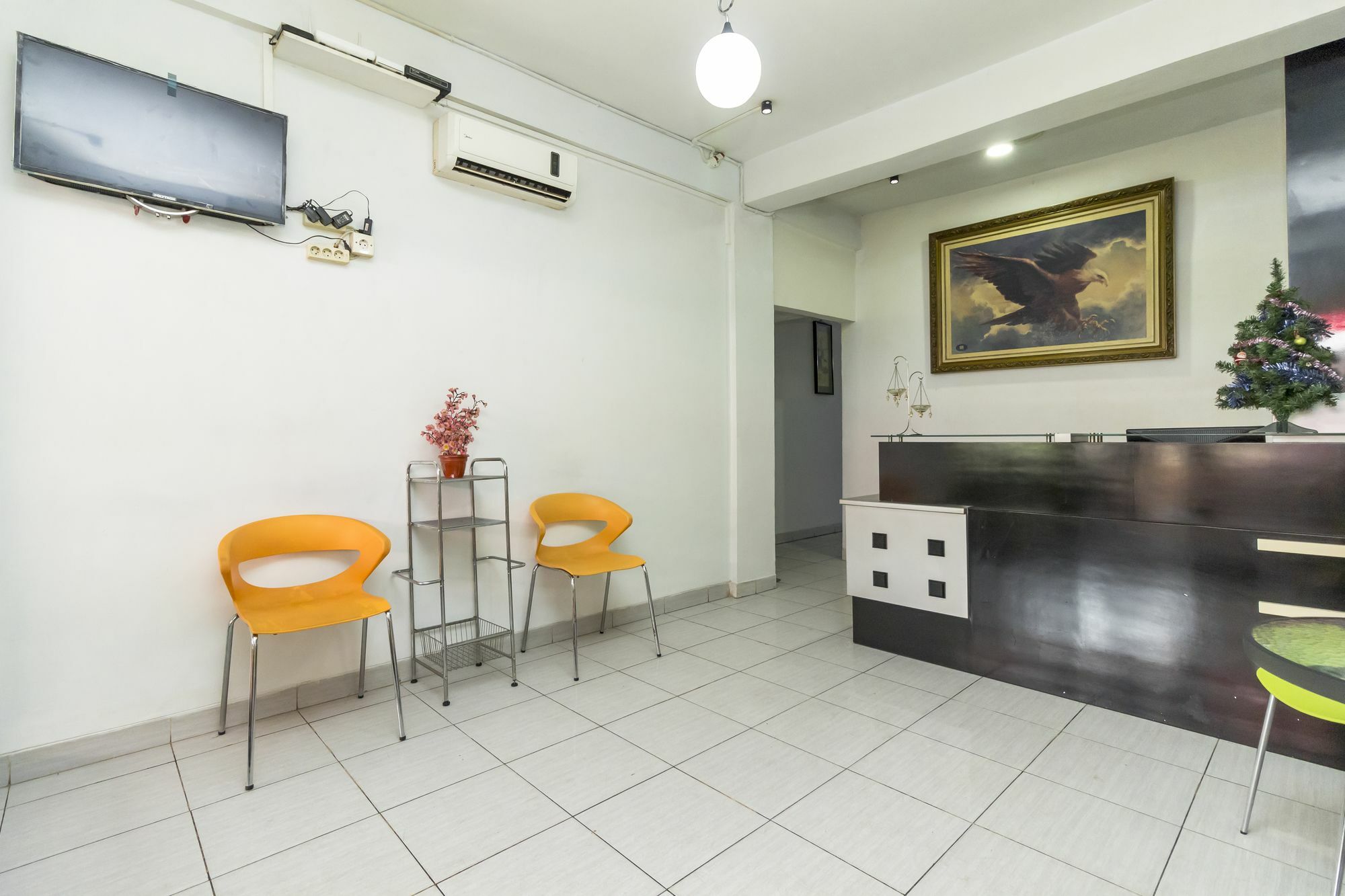 Hotel Reddoorz Near Gajah Mada Plaza 2 Giacarta Esterno foto