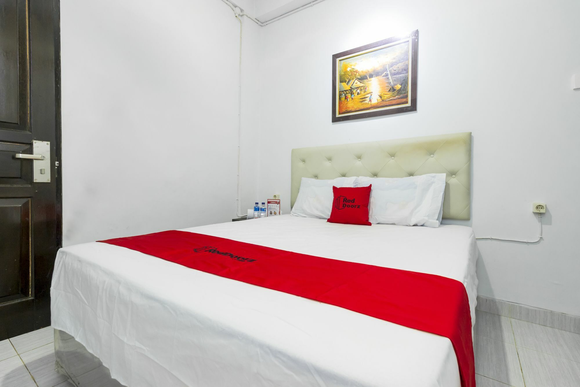 Hotel Reddoorz Near Gajah Mada Plaza 2 Giacarta Esterno foto
