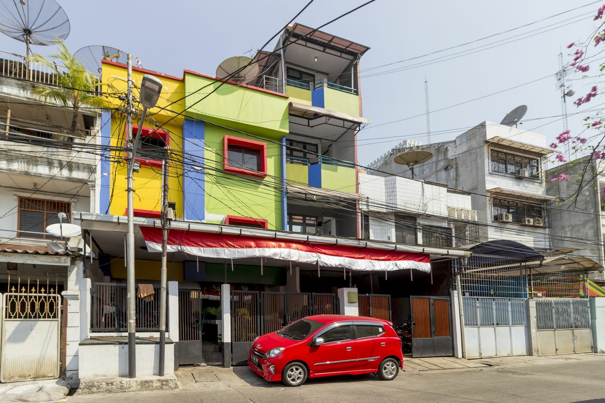 Hotel Reddoorz Near Gajah Mada Plaza 2 Giacarta Esterno foto
