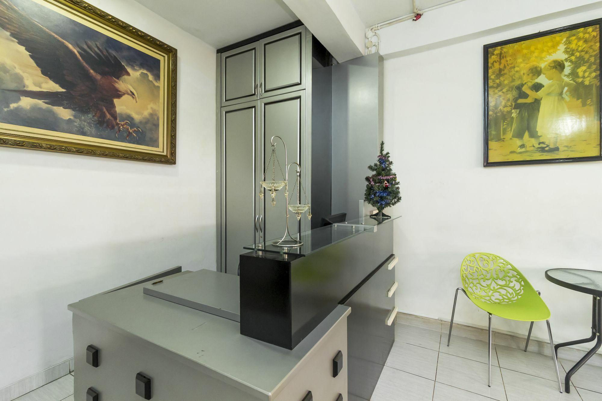 Hotel Reddoorz Near Gajah Mada Plaza 2 Giacarta Esterno foto